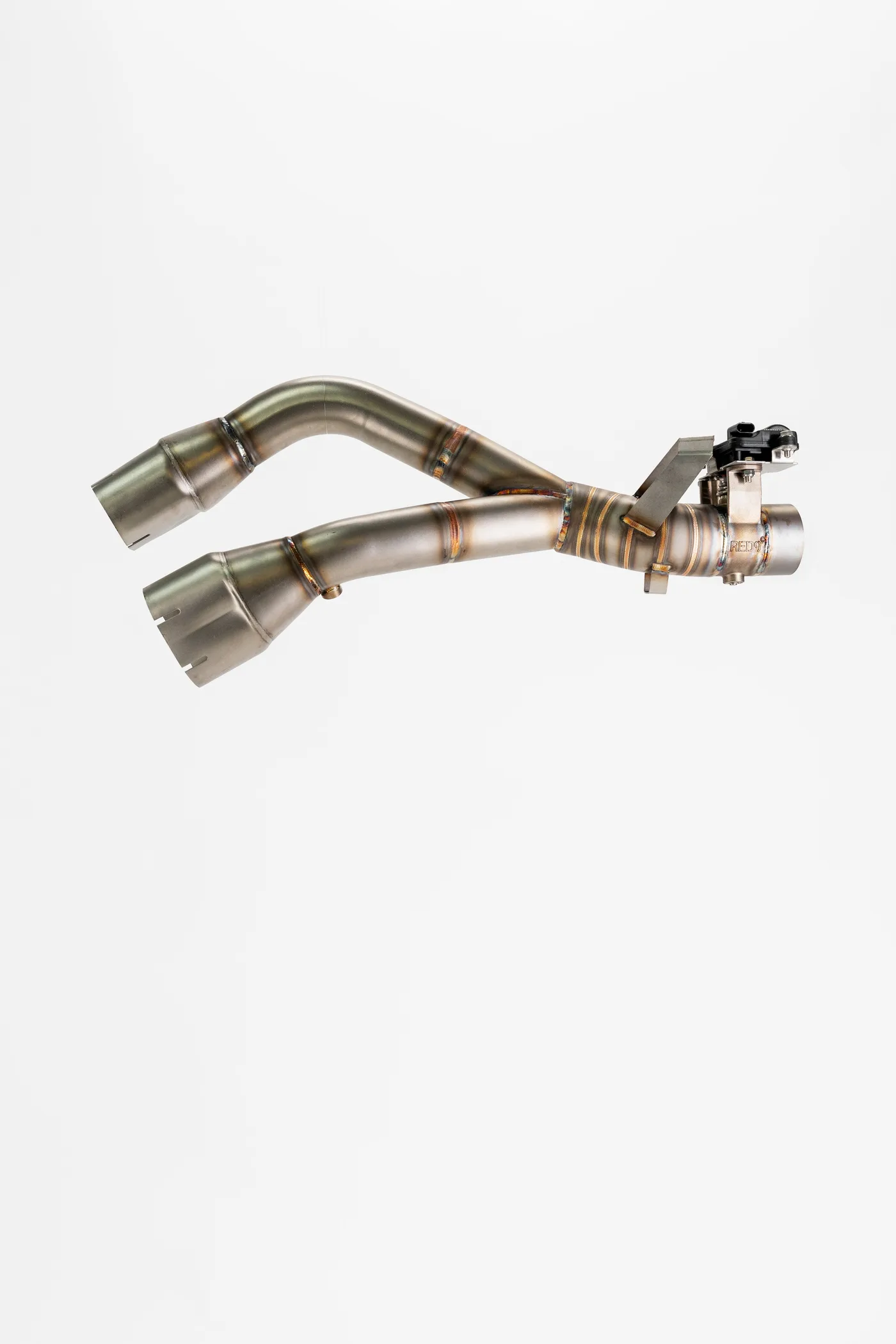 Custom Y-pipe met RED9 klep en TIG-lasnaden