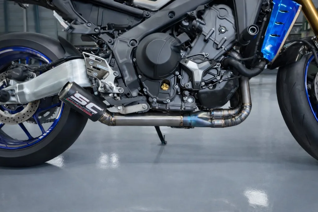 Custom uitlaat op motorfiets